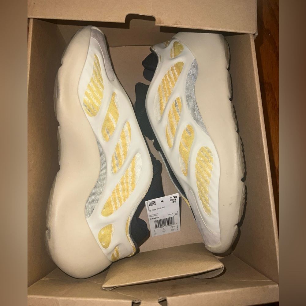 Size 7.5 - adidas Yeezy 700 V3 Safflower